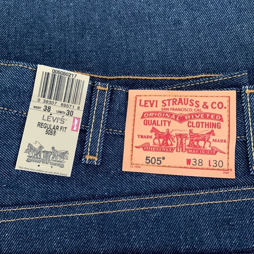 ❤️NWT LEVI’S 505™ REGULAR FIT MEN'S JEANS DARK WASH - STRAIGHT LEG (38W x 30L) - Picture 3 of 5